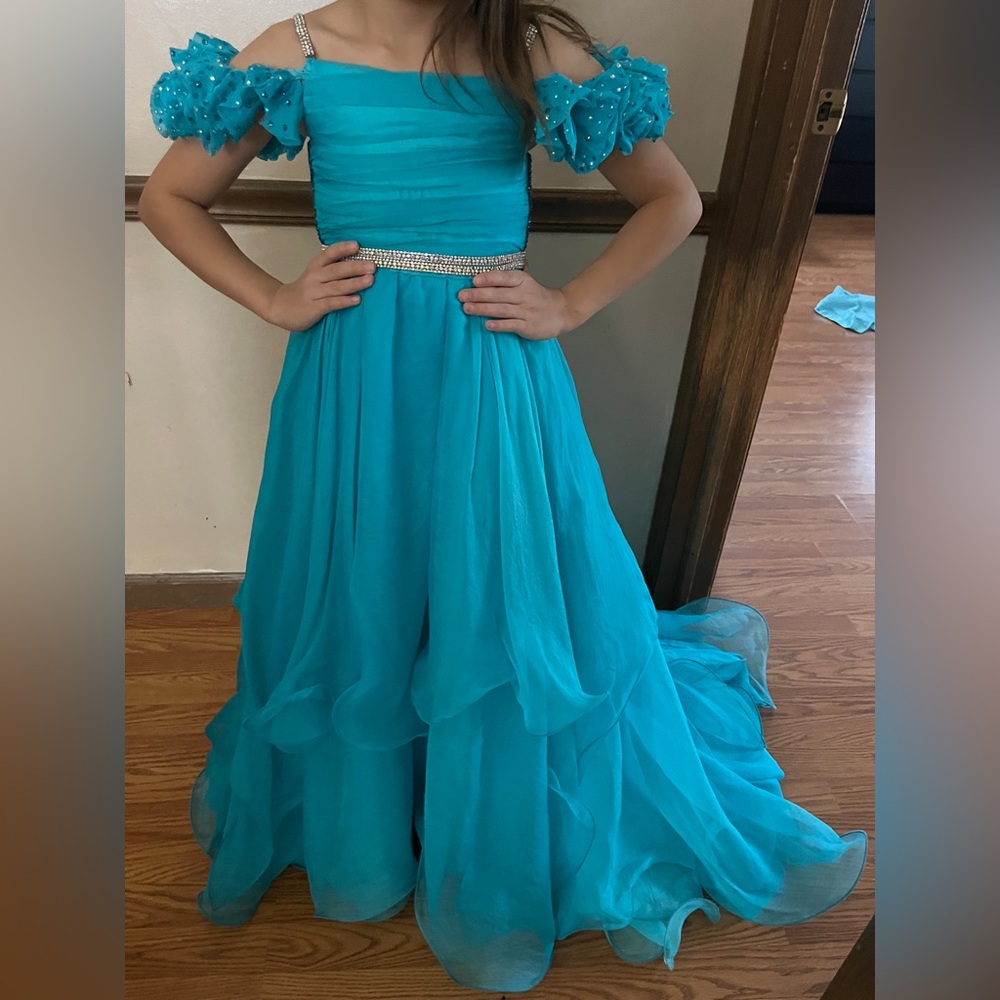 Elegant Teal Evening Gown